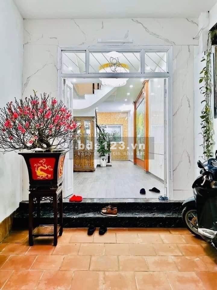Cần bán gấp nhà khu Đội Cấn, Ba Đình, cách phố lớn vài bước chân