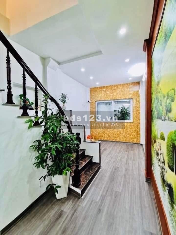 Cần bán gấp nhà khu Đội Cấn, Ba Đình, cách phố lớn vài bước chân