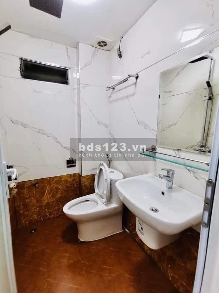 Cần bán gấp nhà khu Đội Cấn, Ba Đình, cách phố lớn vài bước chân