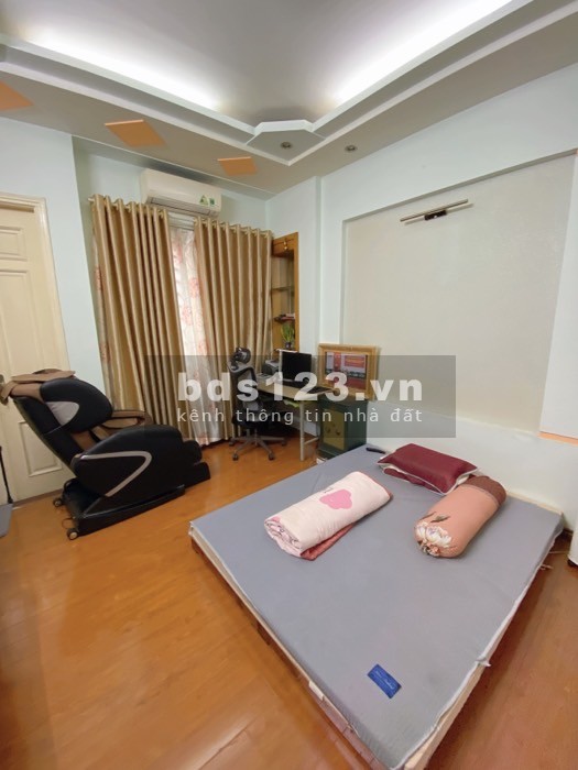 Bán nhà phân lô vị trí phố Trần Quốc Hoàn 2 mặt ngõ thuận tiện kinh doanh, ô tô tránh vị trí đắc địa
