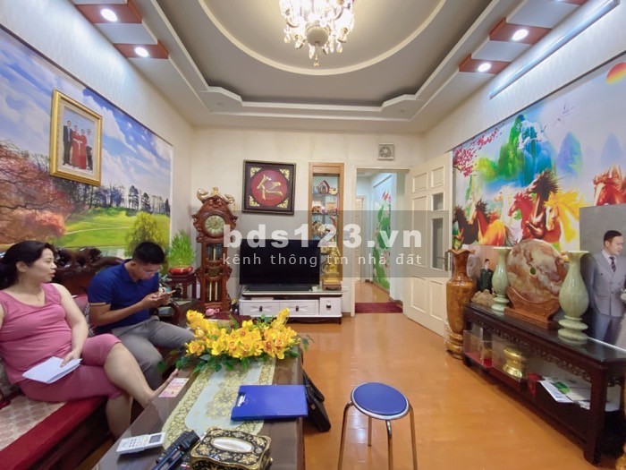 Bán nhà phân lô vị trí phố Trần Quốc Hoàn 2 mặt ngõ thuận tiện kinh doanh, ô tô tránh vị trí đắc địa