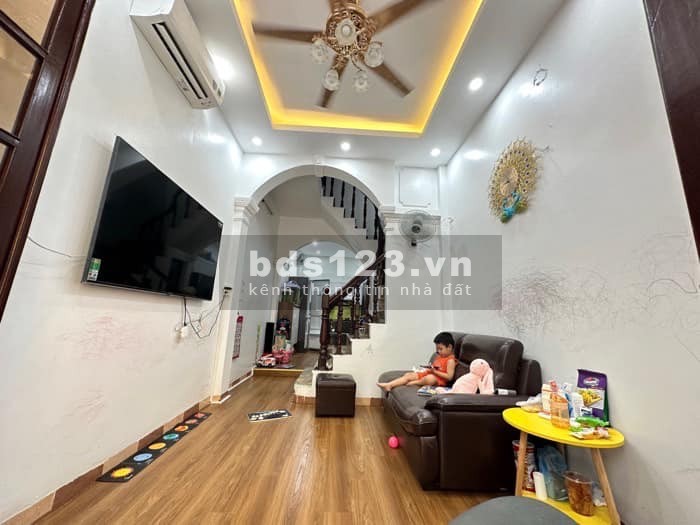 Bán nhà Lê Thanh Nghị 40M2X 5 tầng - Mặt phố oto tránh - Trung tâm đại học Bách Kinh xây. Gía 8,5 tỷ