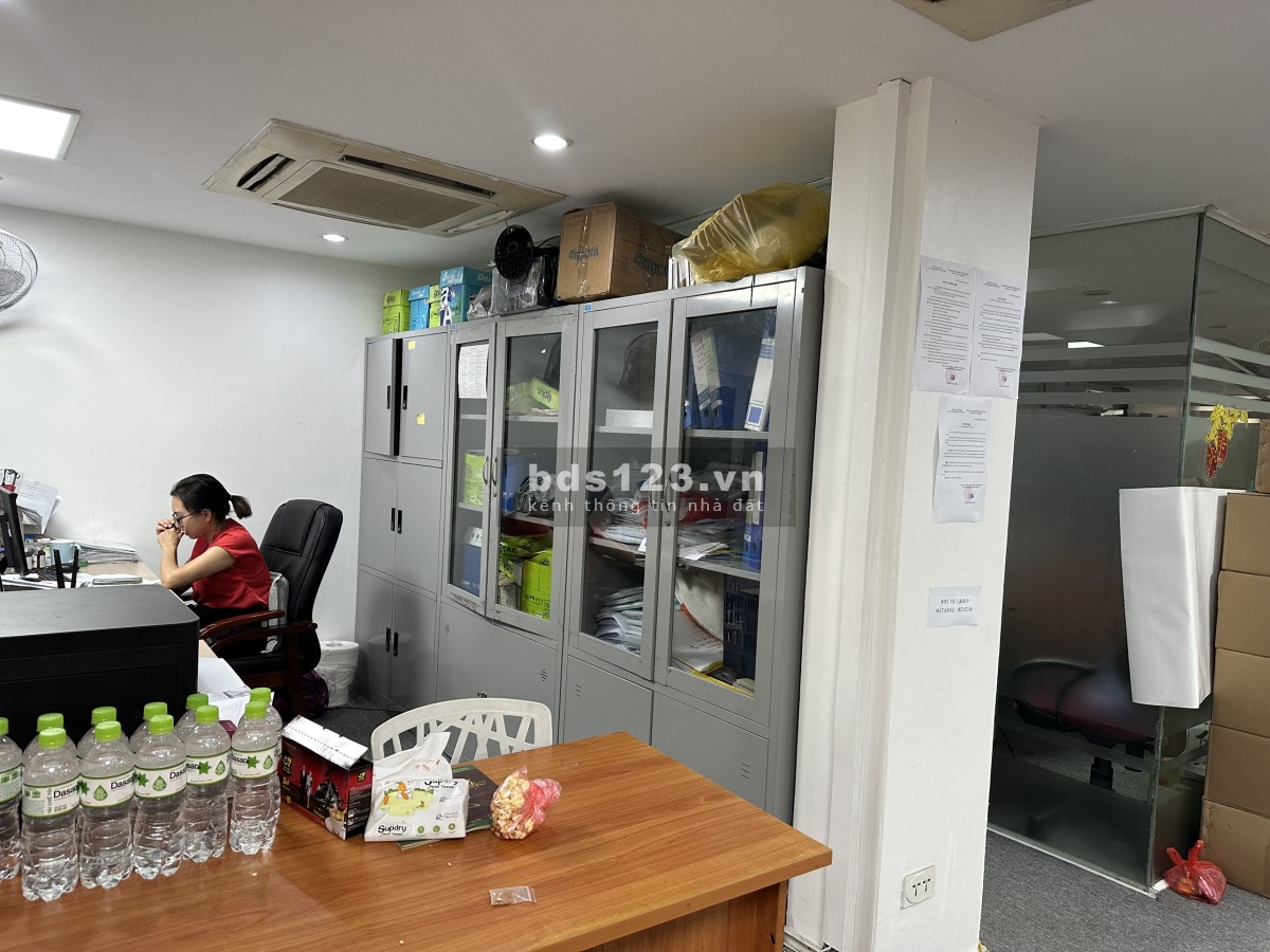 Cho thuê sàn văn phòng 370m2 mặt phố Nguyên Hồng - Quận Đống Đa