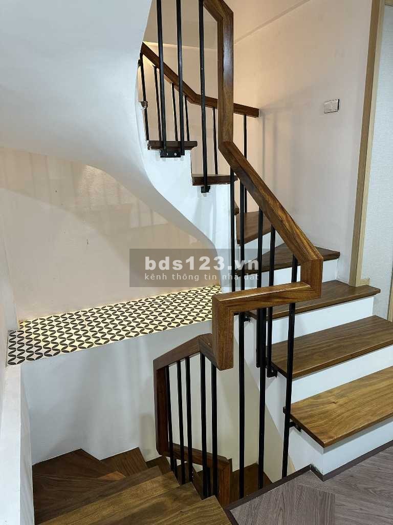 Duy nhất! 2 Mặt đường ô tô tránh, Tân Mai 28m2 5 tầng chỉ 3 tỷ 55 Lh: 0865081886