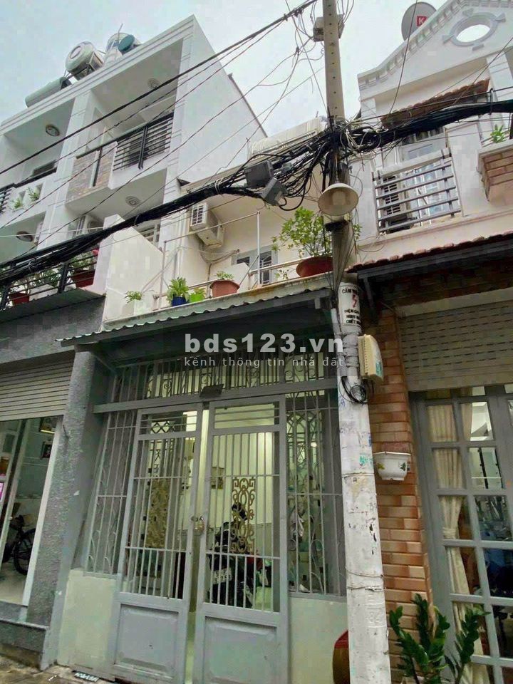 Nhà 1 lầu Hẽm Hòa Hỏa ,P5 ,quận 10 . Cách sân vận động Thống Nhất 300m