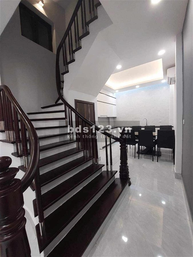 Bán nhà 5 tầng phố Thái Hà - Đống Đa, 10.8 tỷ