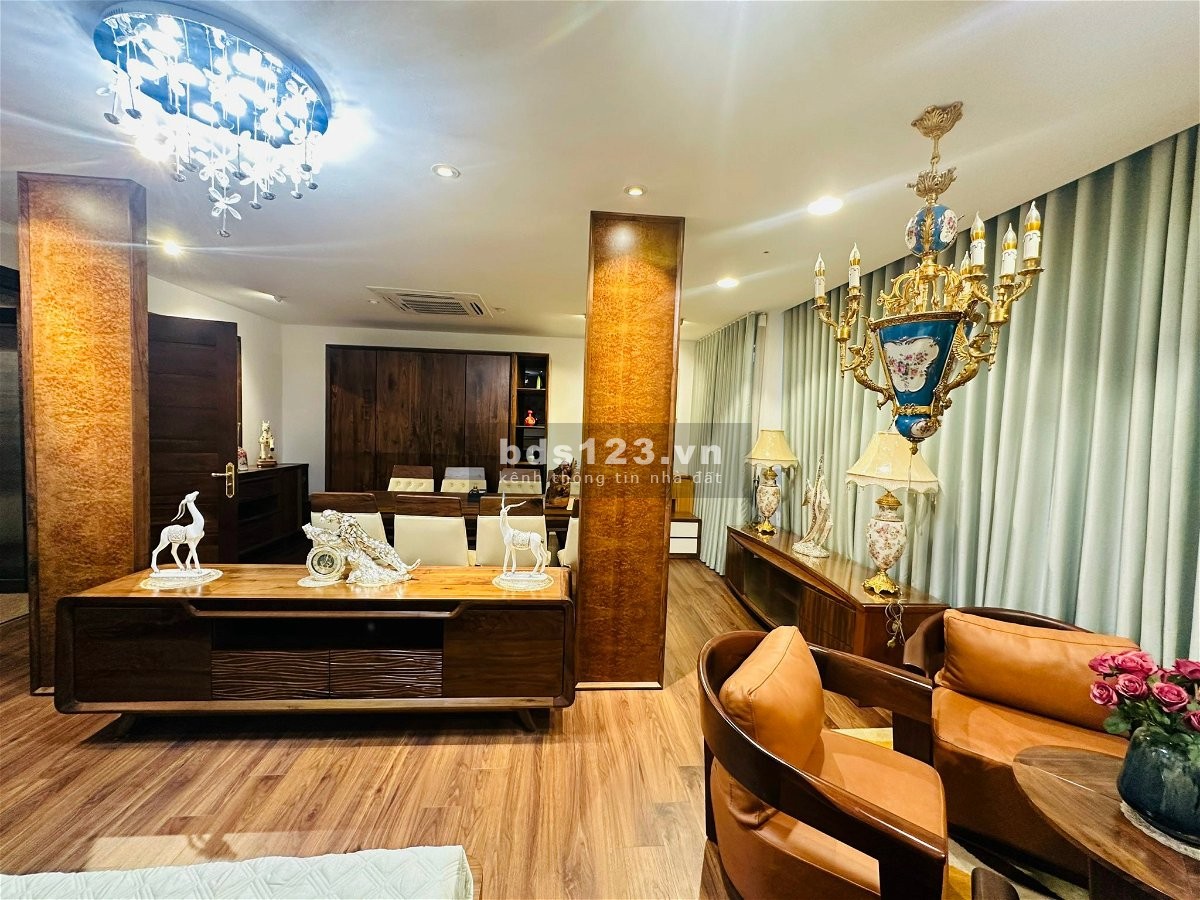 Bán tòa nhà 8 tầng mặt phố Cát Linh - Đống Đa, giá 29.5 tỷ