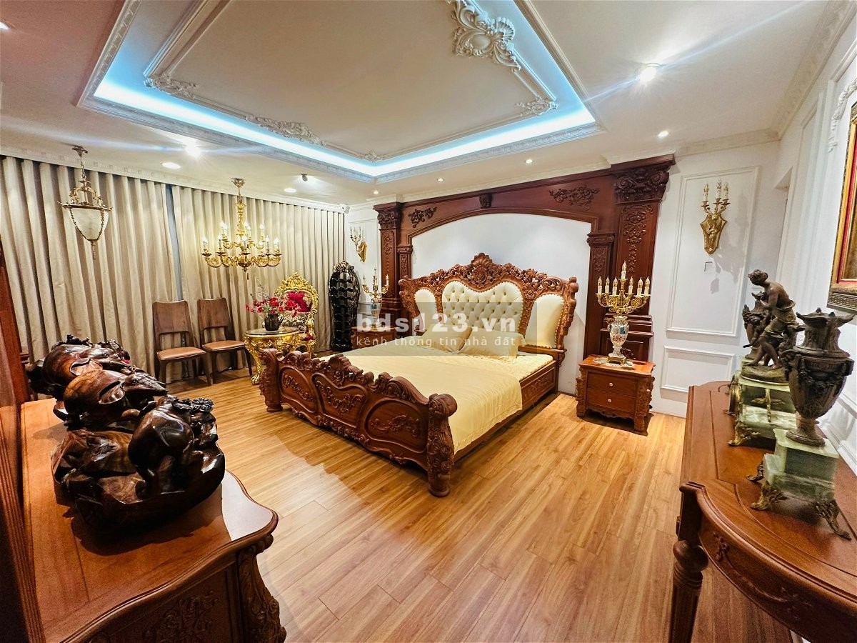 Bán tòa nhà 8 tầng mặt phố Cát Linh - Đống Đa, giá 29.5 tỷ