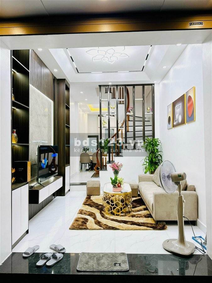 Bán nhà 4 tầng phố Phương Mai - Đống Đa, giá 5.5 tỷ