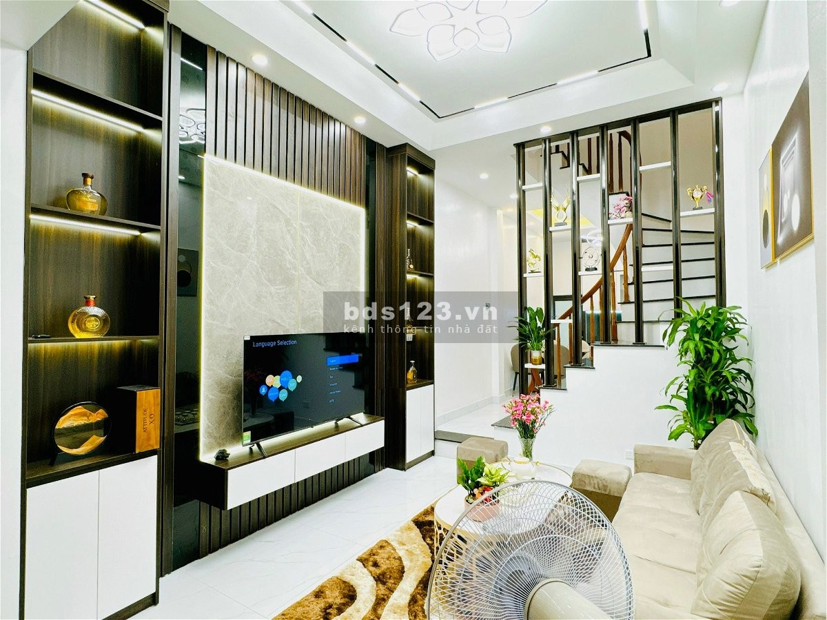 Bán nhà 4 tầng phố Phương Mai - Đống Đa, giá 5.5 tỷ
