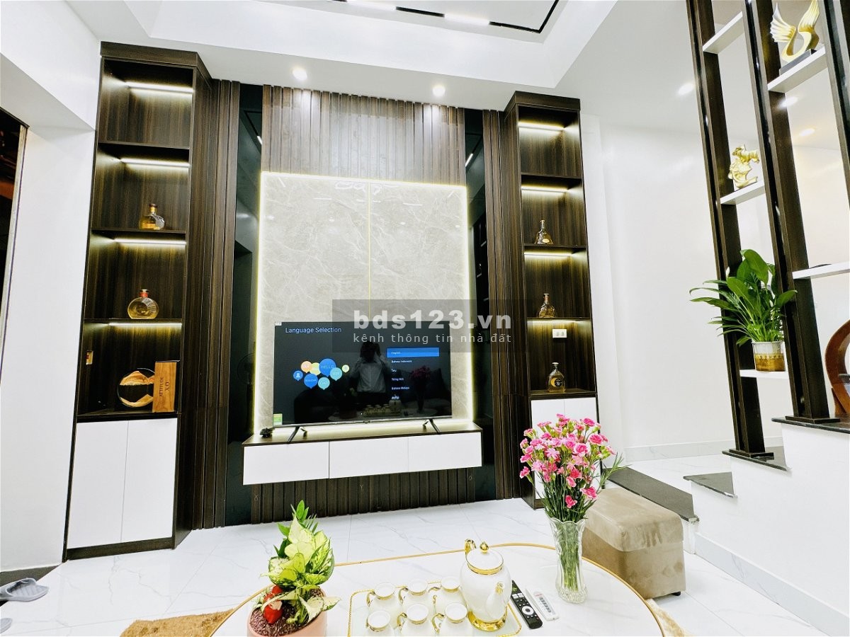 Bán nhà 4 tầng phố Phương Mai - Đống Đa, giá 5.5 tỷ
