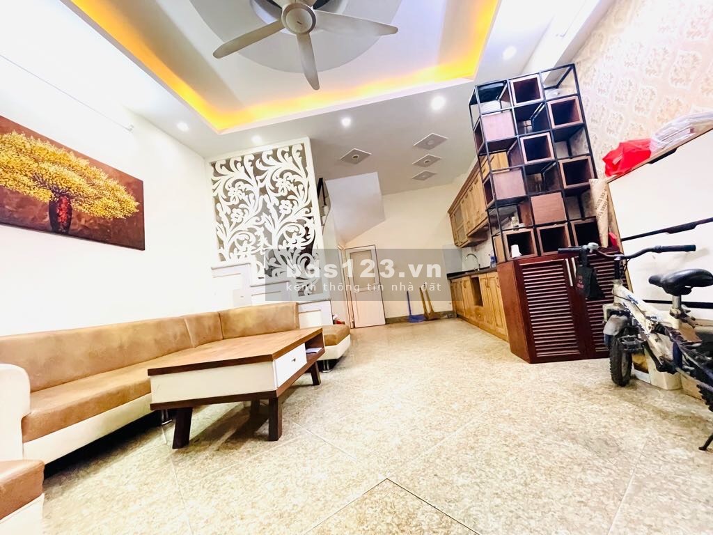 Bán căn nhà tại Võ Chí Công đầu giáp Hoàng Quốc Việt,Hà Nội