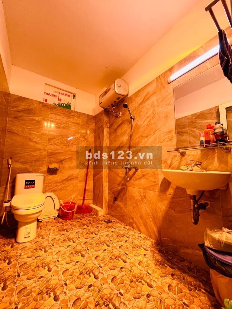 Bán căn nhà tại Võ Chí Công đầu giáp Hoàng Quốc Việt,Hà Nội