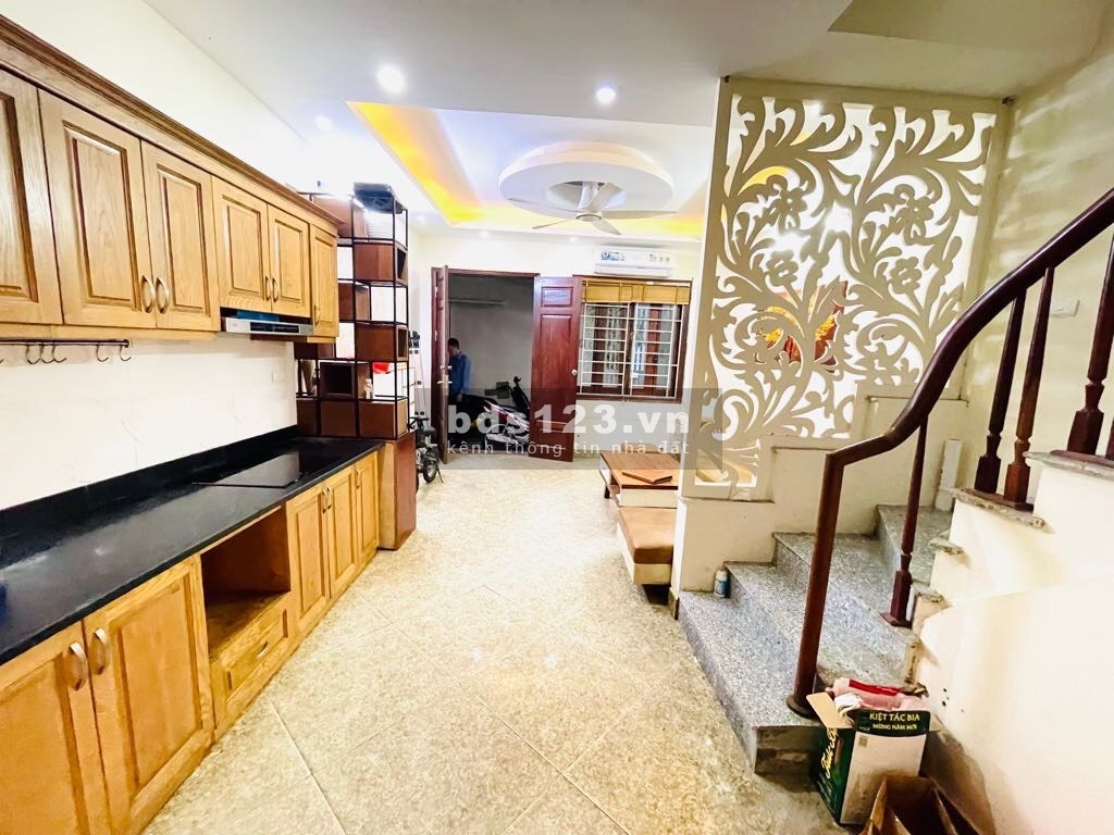 Bán căn nhà tại Võ Chí Công đầu giáp Hoàng Quốc Việt,Hà Nội