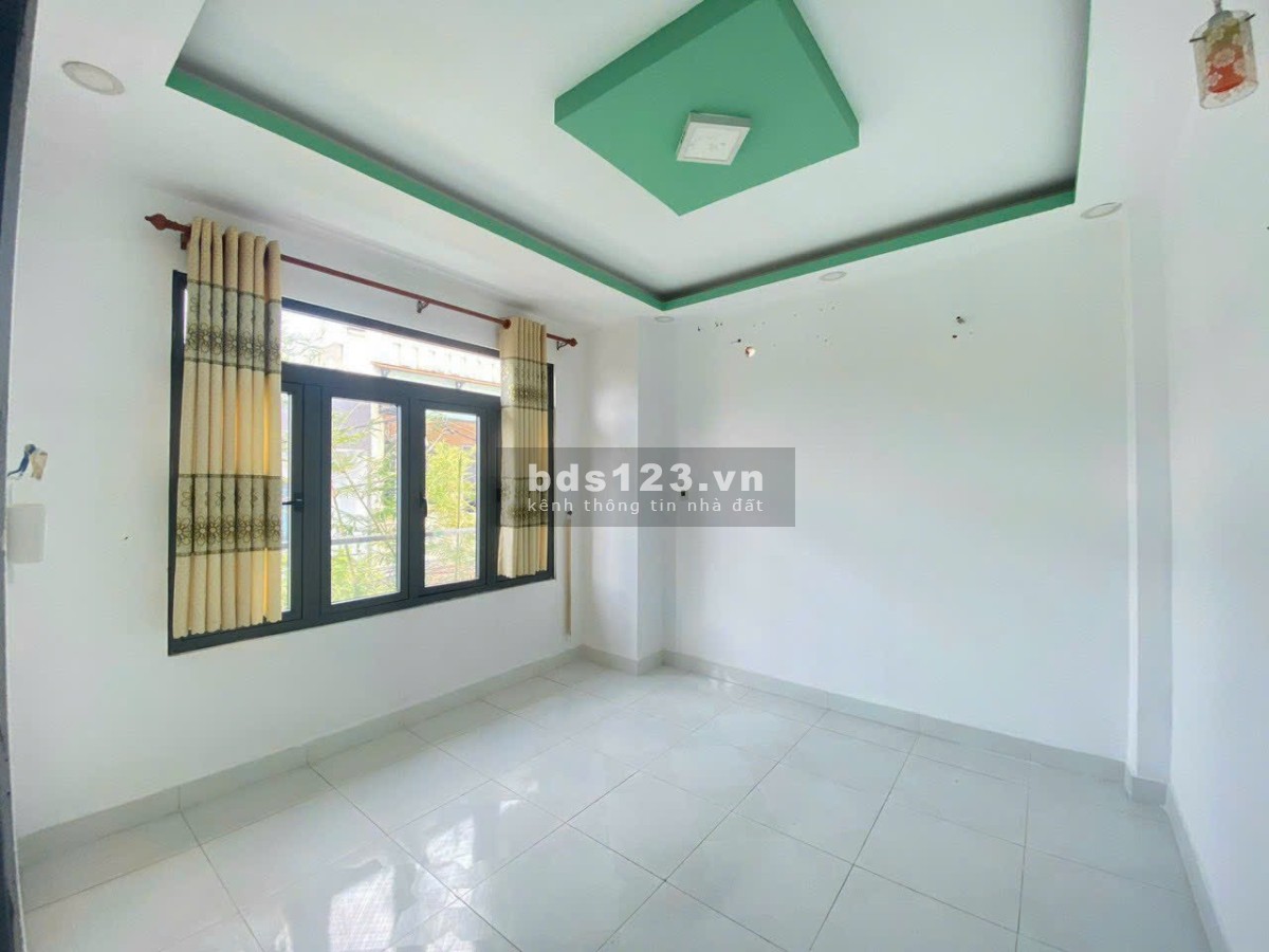 Nhà ngay chợ đầu mối góc 2MT đường ô tô 6m chỉ 3,2 tỷ TL