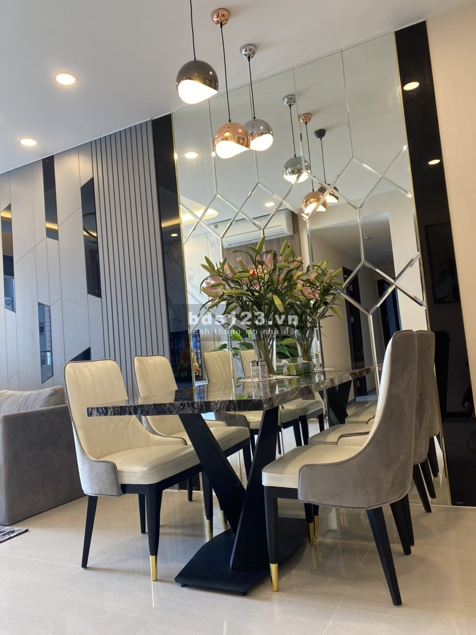 Cho thuê căn hộ 2PN rộng nhất One Verandah Quận 2
