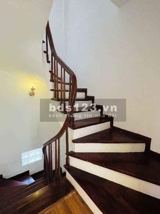 Bán căn nhà tại Thụy Khuê, Tây Hồ, Hà Nội 32m2 giá 4,65 tỷ