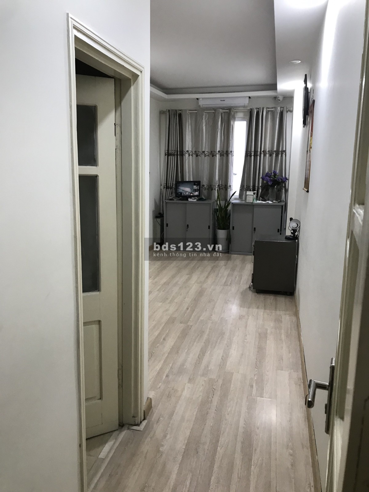 Cho thuê nhà mặt đường Đê La Thành. 6 tầng, 1 sân phơi