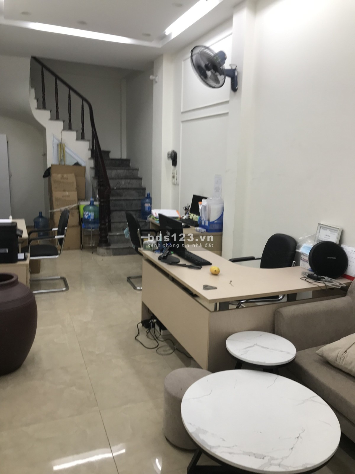 Cho thuê nhà mặt đường Đê La Thành. 6 tầng, 1 sân phơi