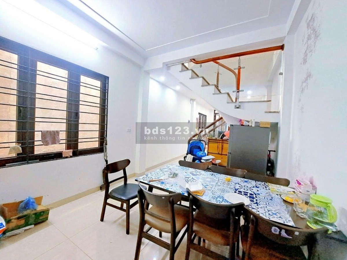 Bán nhà Phố Chùa Bộc, Hai bước ra gần ô tô, 30m2 4 tỷ 1