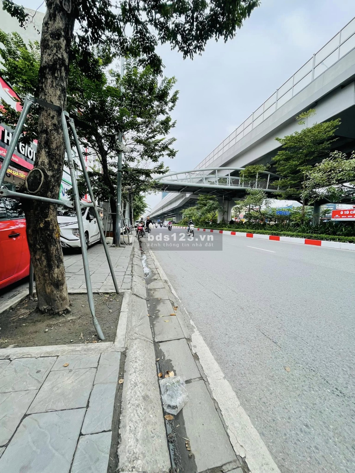 Mặt đường Phạm Văn Đồng, Xuân Thuỷ. Vị trí đắc địa, KDoanh đa dạng. Dt 90m, Mt 8m, 35 tỷ