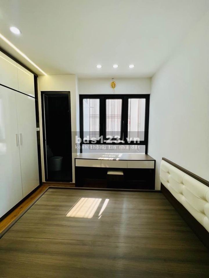 Bán nhà Lô góc - Kinh doanh - Ô tô đỗ cửa - Trung tâm quận Đống Đa