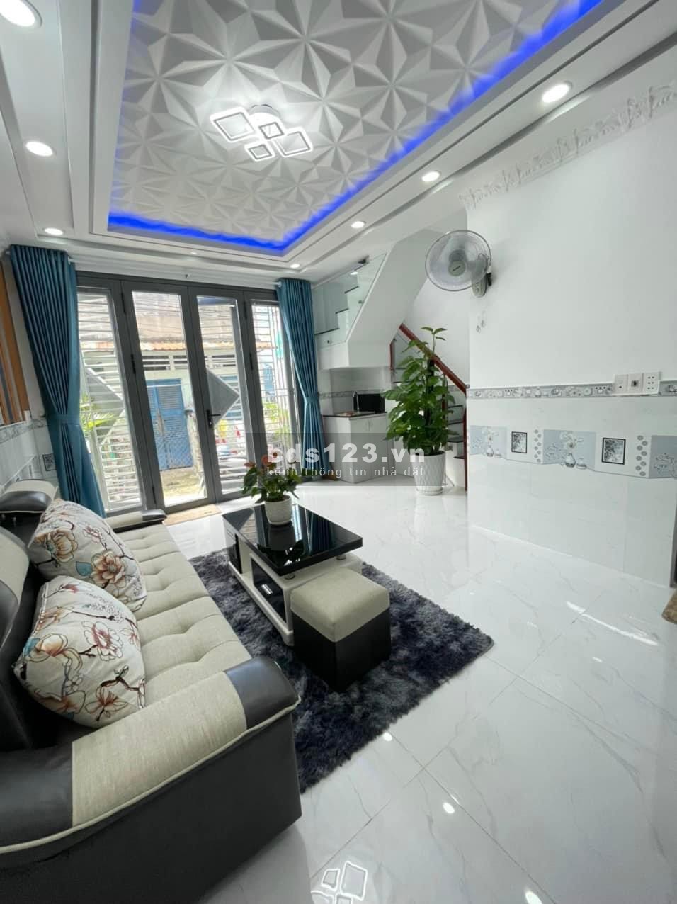 Bán nhà siêu hiếm sổ hồng riêng - mặt tiền 5m giá nhỉnh 2 tỷ