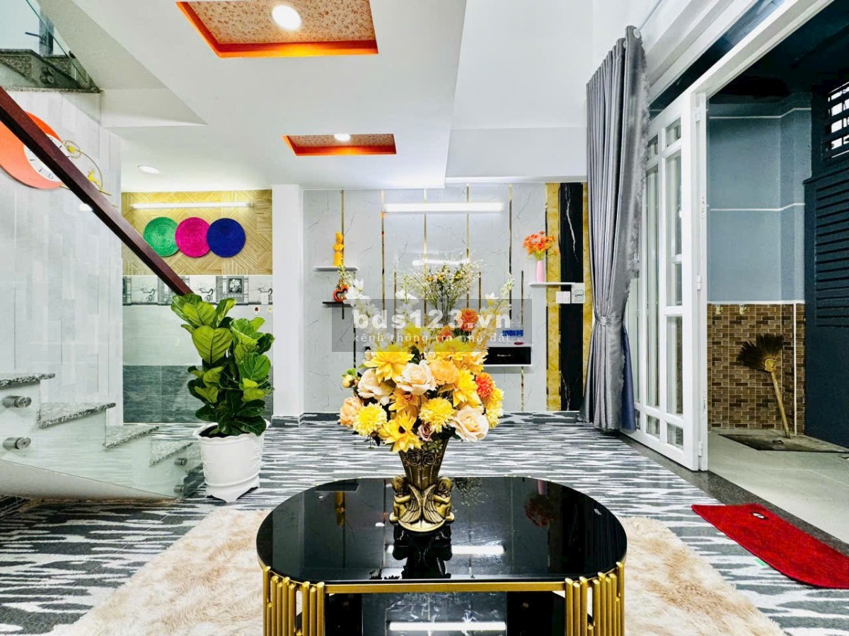 Bán căn nhà phố 4,02x10m đường Nguyễn Văn Lượng.