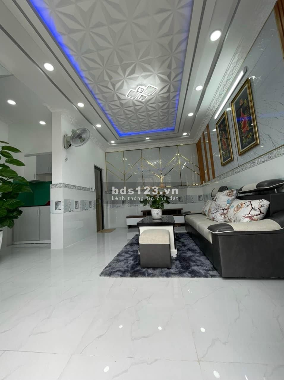 Bán nhà siêu hiếm sổ hồng riêng - mặt tiền 5m giá nhỉnh 2 tỷ