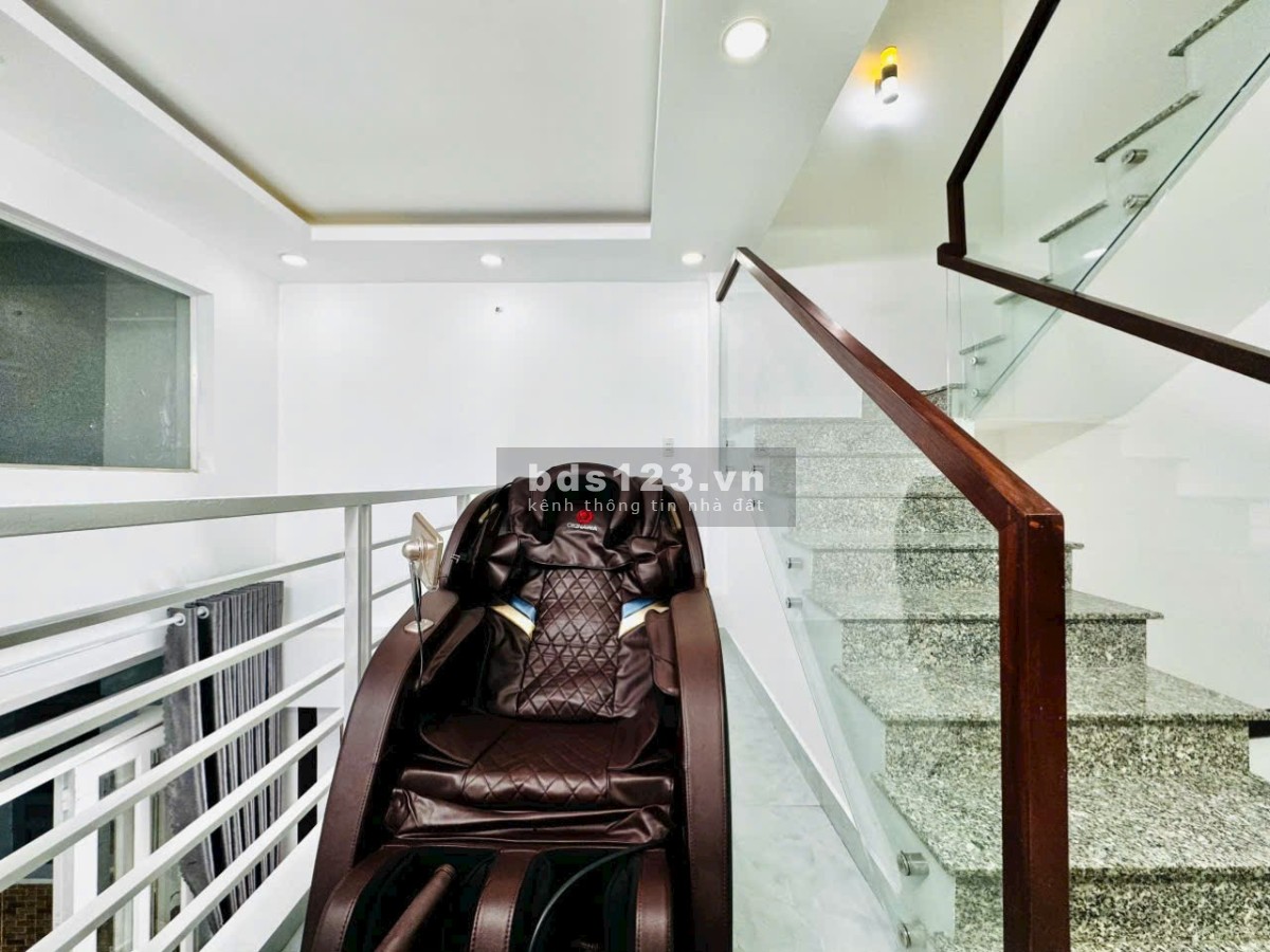 Bán căn nhà phố 4,02x10m đường Nguyễn Văn Lượng.