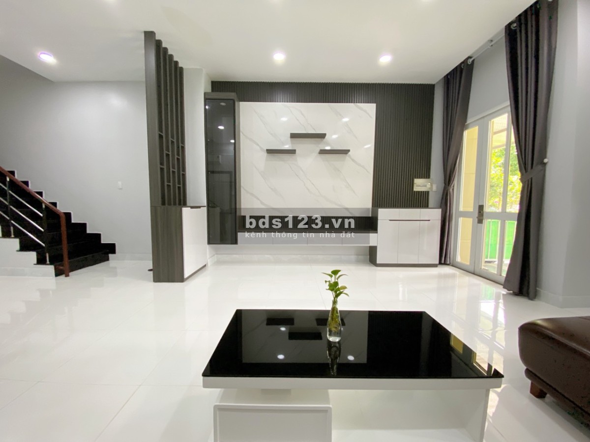 Cho thuê nhà nguyên căn 5 phòng ngủ, đầy đủ nội thất tại Vsip 1, Bình Dương