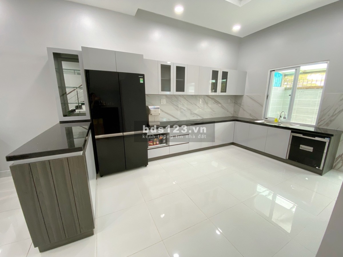 Cho thuê nhà nguyên căn 5 phòng ngủ, đầy đủ nội thất tại Vsip 1, Bình Dương