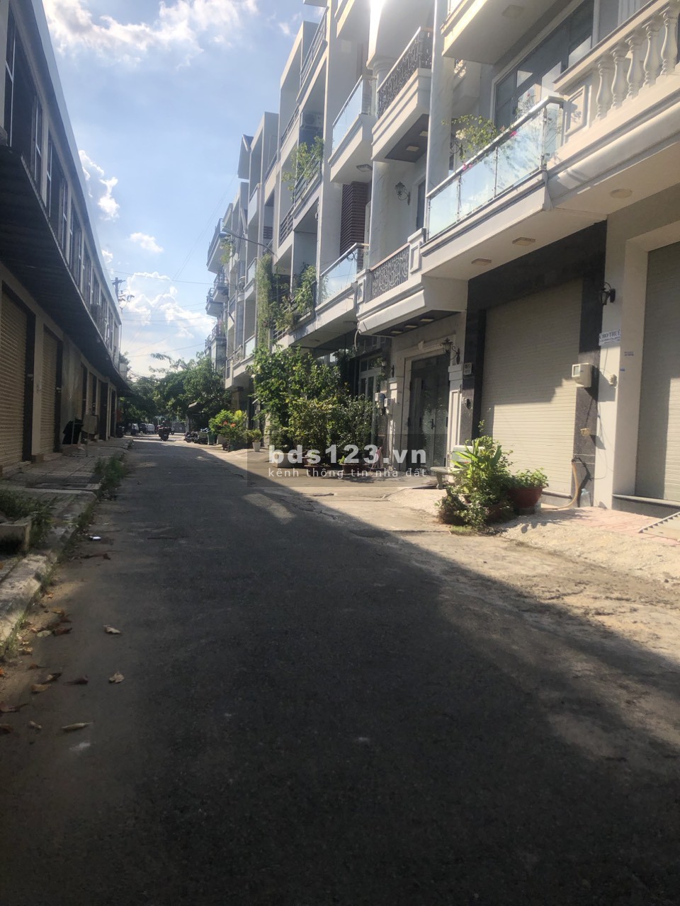 Khu biệt thự Nguyễn Hữu Dật, Q.Tân Phú, 4 tầng BTCT 5PN (4x14m) đường 8m thông
