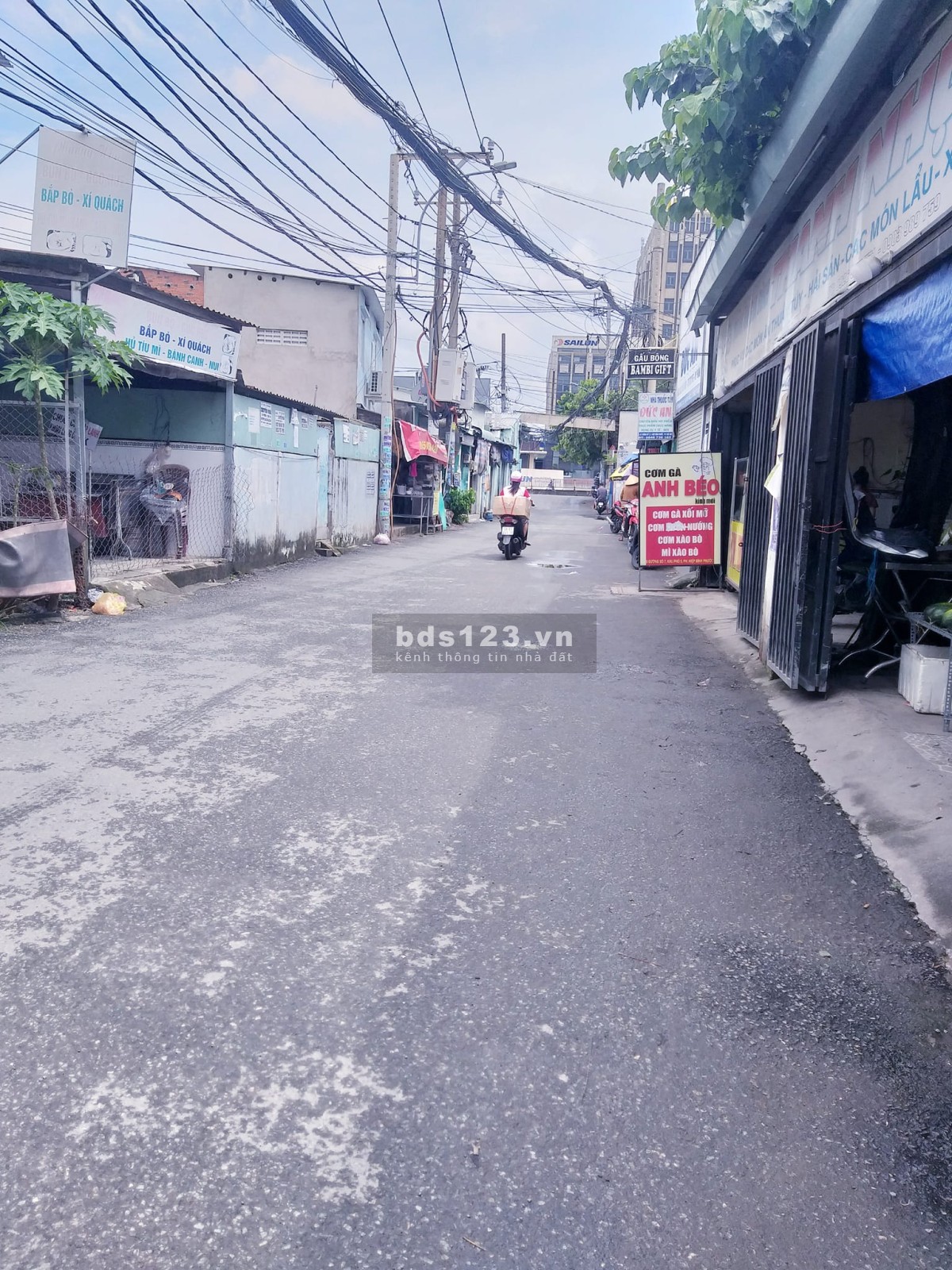 Bán Nhà Tân Phú 1 trệt 2 lầu,2 PN, sát MT đường chỉ 1.95 Tỷ