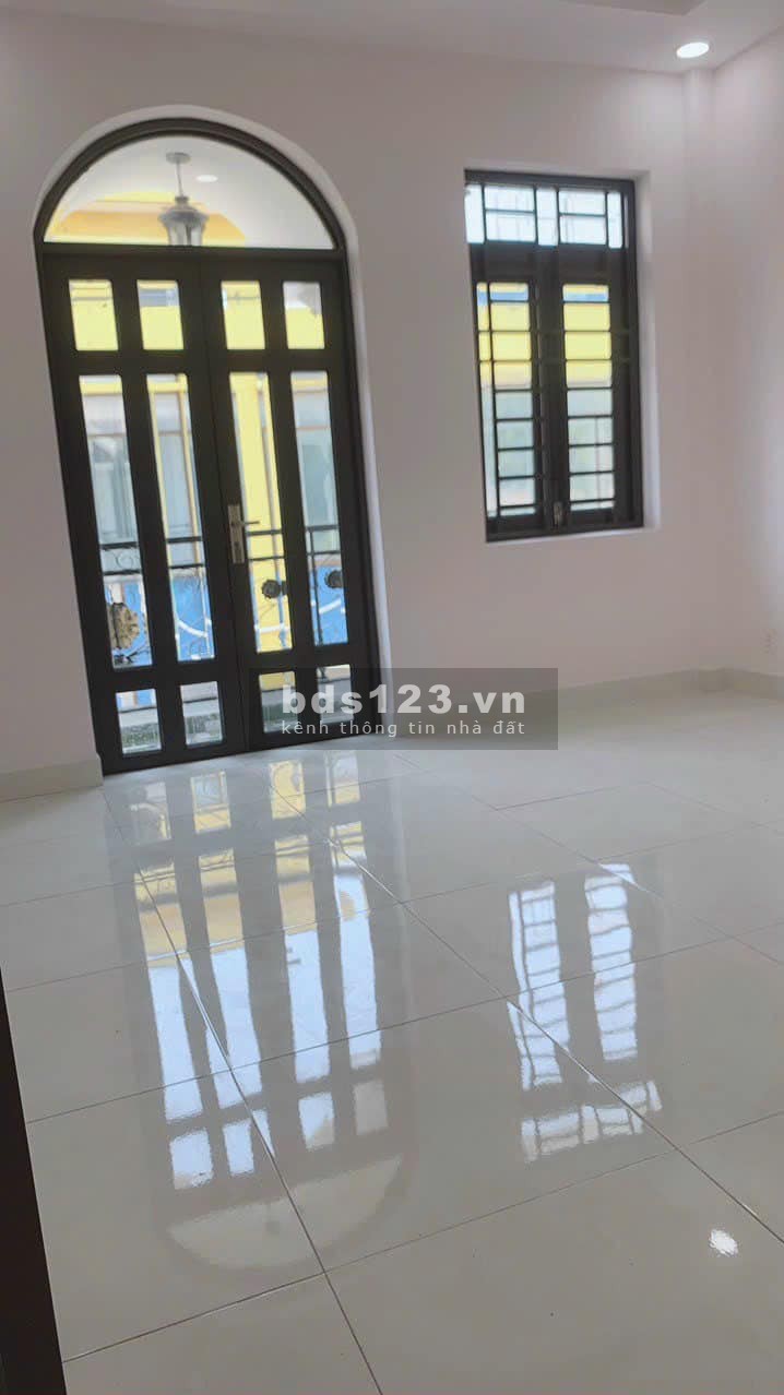 Bán Nhà Tân Phú 1 trệt 2 lầu,2 PN, sát MT đường chỉ 1.95 Tỷ