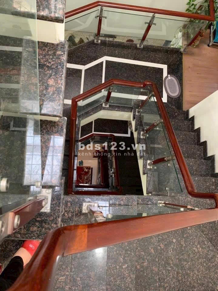 Bán nhà 1 căn duy nhất chưa đến 3 tỷ sở hữu nhà 5 tầng phố Khương Đình