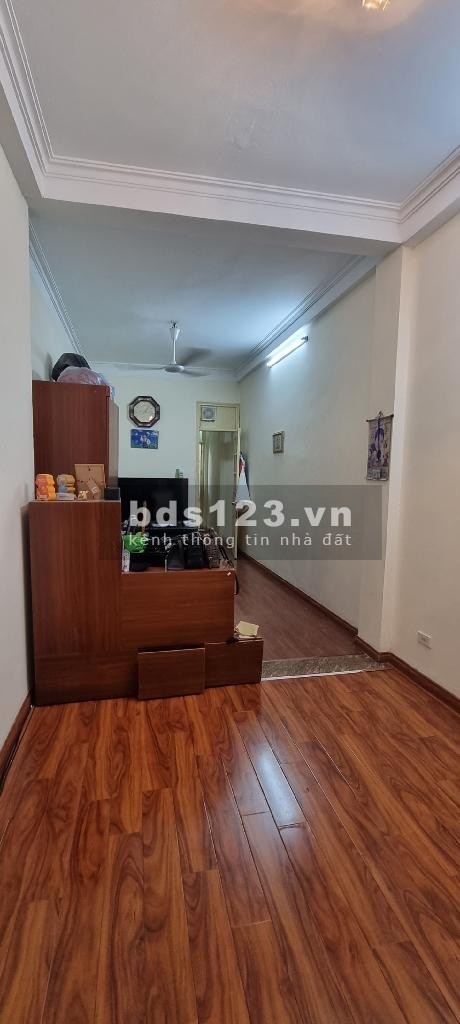 Bán nhà Đội Cấn đầu Liễu Giai, Ba Đình, Hà Nội nhà cách mặt đường Đội Cấn 20m