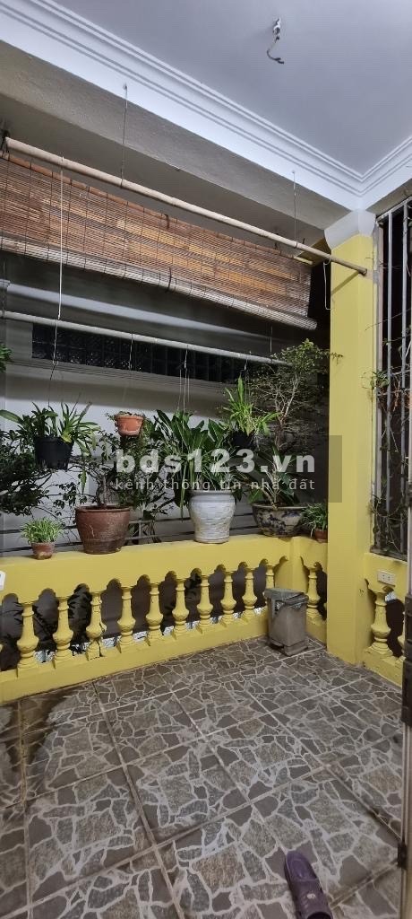 Bán nhà Đội Cấn đầu Liễu Giai, Ba Đình, Hà Nội nhà cách mặt đường Đội Cấn 20m