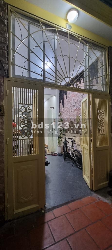 Bán nhà Đội Cấn đầu Liễu Giai, Ba Đình, Hà Nội nhà cách mặt đường Đội Cấn 20m