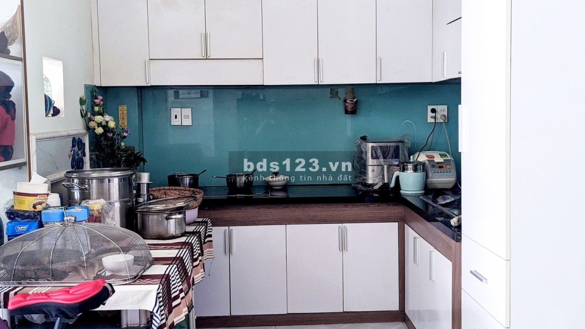 Nhà hẻm xe tải 63m², 3 tầng, gần Giga Mall Thủ Đức, giảm mạnh 1 tỷ để bán nhanh.