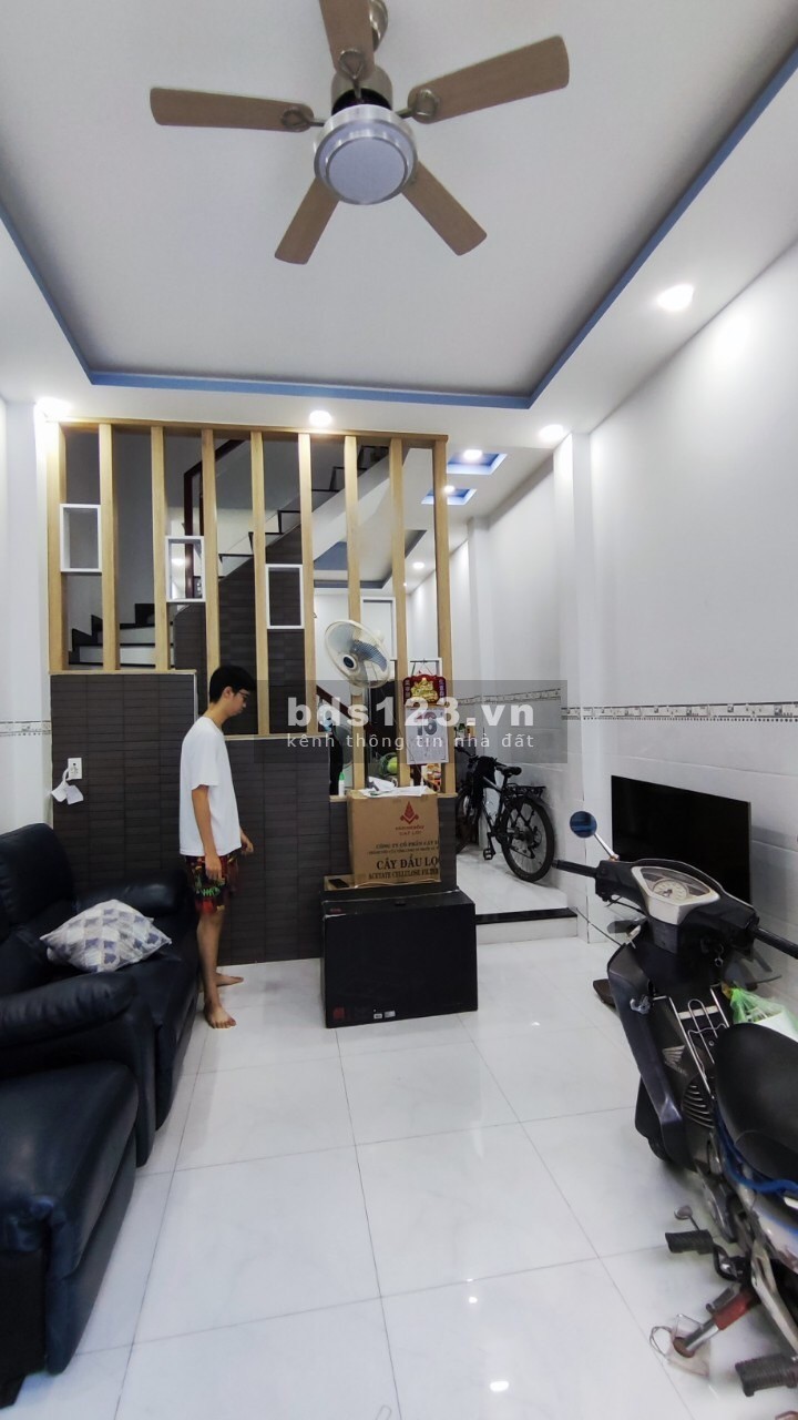 Nhà bám, Hồ Đắc Di, Tây Thạnh, Tân Phú, 42m2, 4 tầng, nhỉnh 4 tỷ.