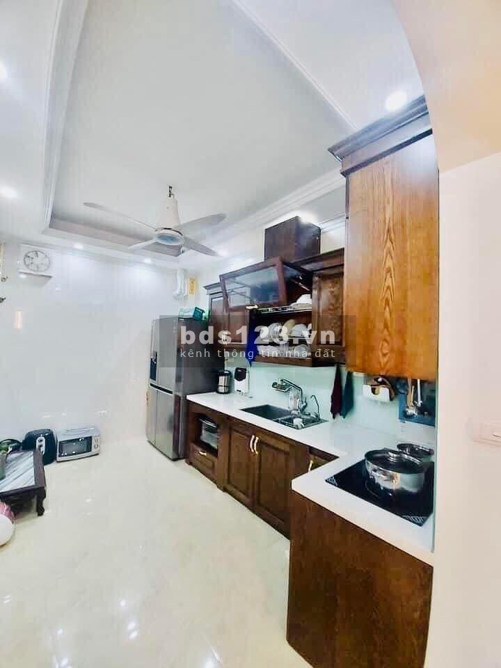 Chỉ hơn 6 tỷ có nhà mặt ngõ Thái Thịnh - Thông tứ tung - Kinh doanh tốt - 43M - 5 Tầng