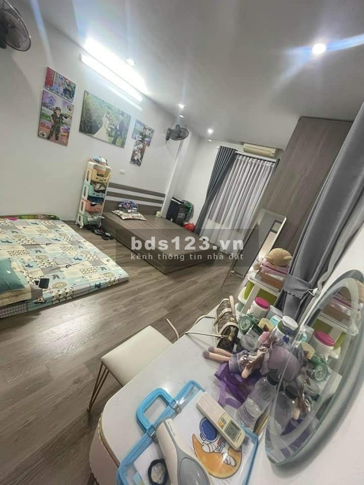 NHỈNH 5 TỶ CÓ NGAY NHÀ TRUNG TÂM ĐỐNG ĐA-LÔ GÓC-Ô TÔ ĐỖ CỬA- 30M- 6 TẦNG DÂN XÂY