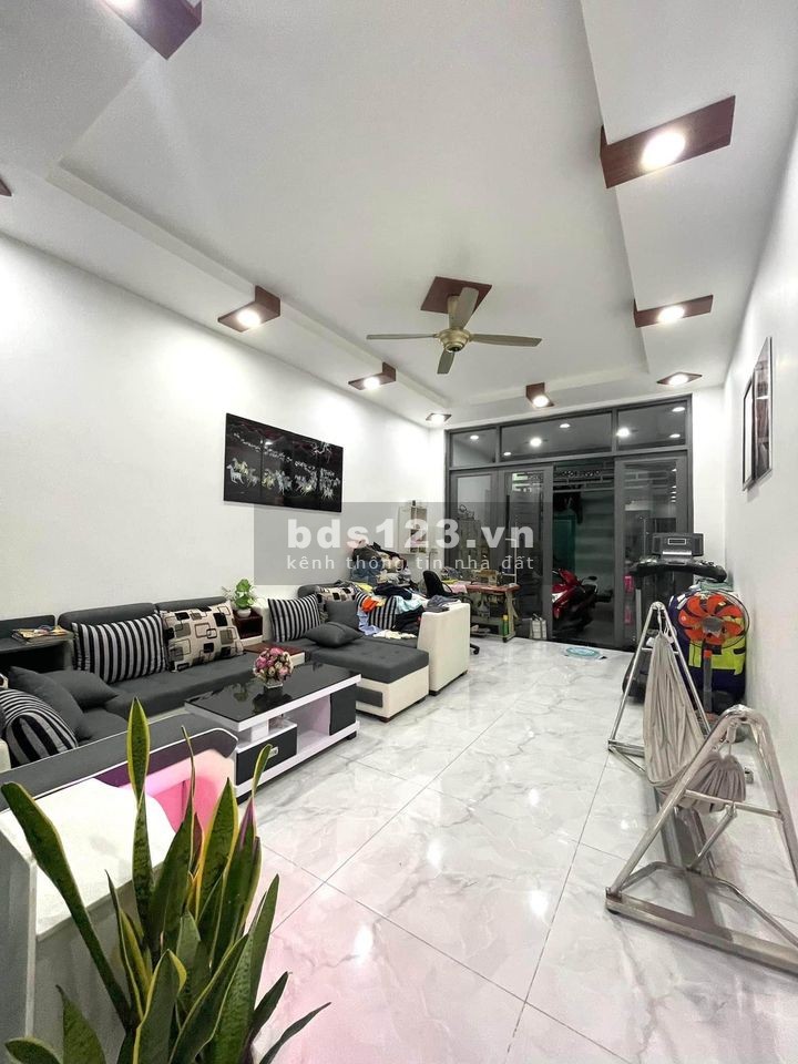 Bán Gấp Nhà Hoàng Văn Thái, nhà rộng, ở sướng, 42m2, 3.25 tỷ.