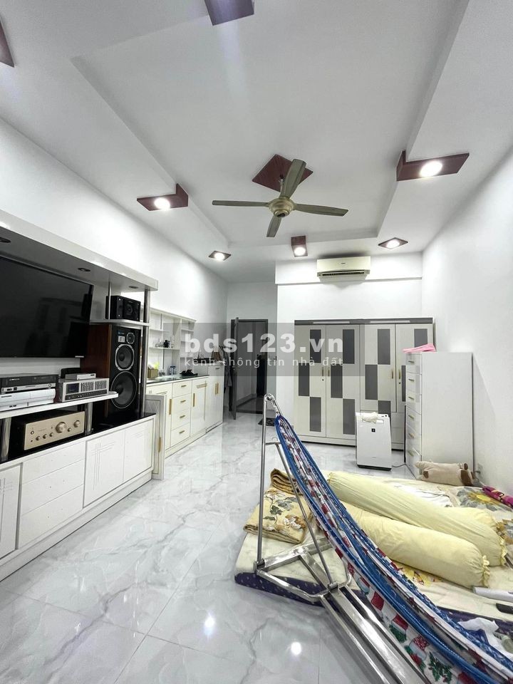 Bán Gấp Nhà Hoàng Văn Thái, nhà rộng, ở sướng, 42m2, 3.25 tỷ.
