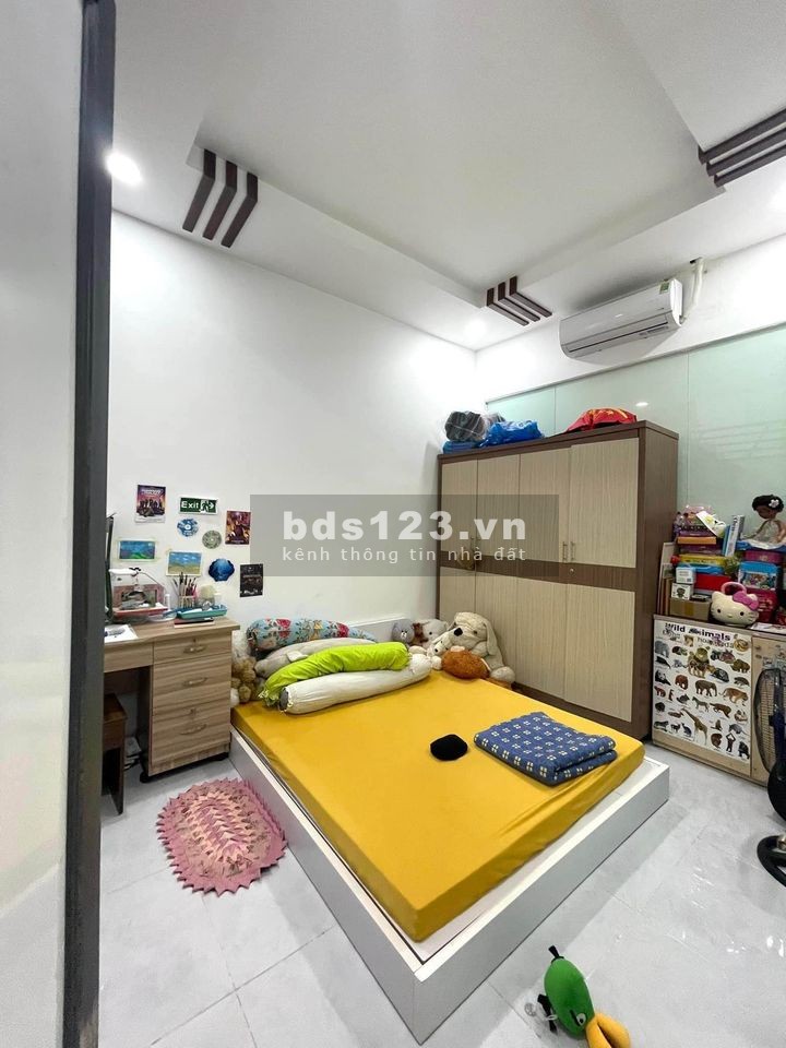 Bán Gấp Nhà Hoàng Văn Thái, nhà rộng, ở sướng, 42m2, 3.25 tỷ.