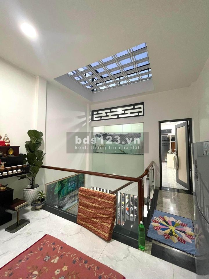 Bán Gấp Nhà Hoàng Văn Thái, nhà rộng, ở sướng, 42m2, 3.25 tỷ.