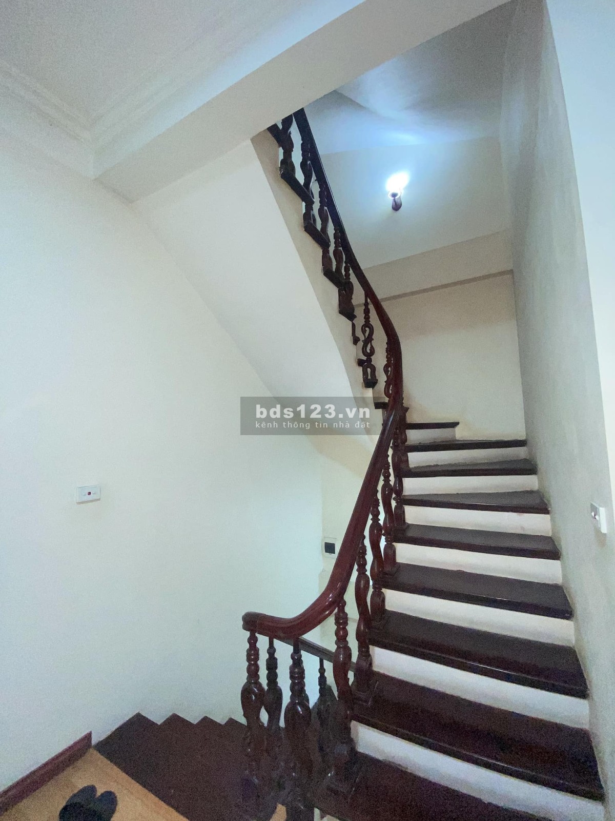 Bán nhà phố Quần Ngựa Ba Đình – Ngõ Nông – Ô tô đỗ - An sinh đẳng cấp . Giá 10tỷ