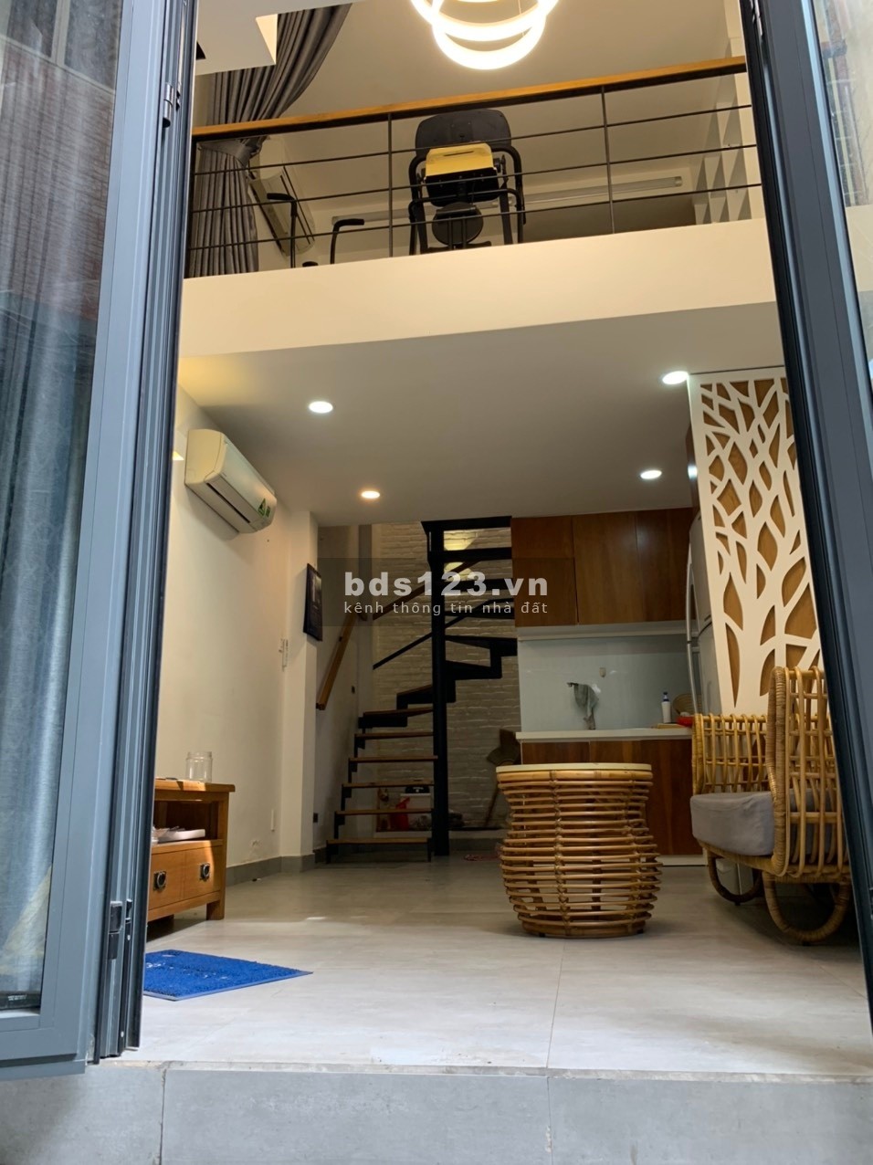 Bán gấp nhà Lê Hồng Phong Q5 31m2 giá 3 tỷ 3, sổ hồng riêng đang cho thuê 12tr/tháng