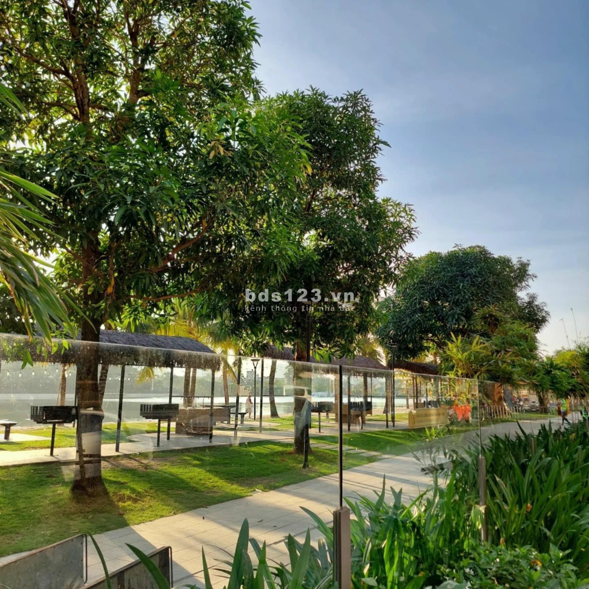 Masteri Vinhomes Smart City căn view hồ hướng ĐB 46m2 chỉ 2,x tỉ